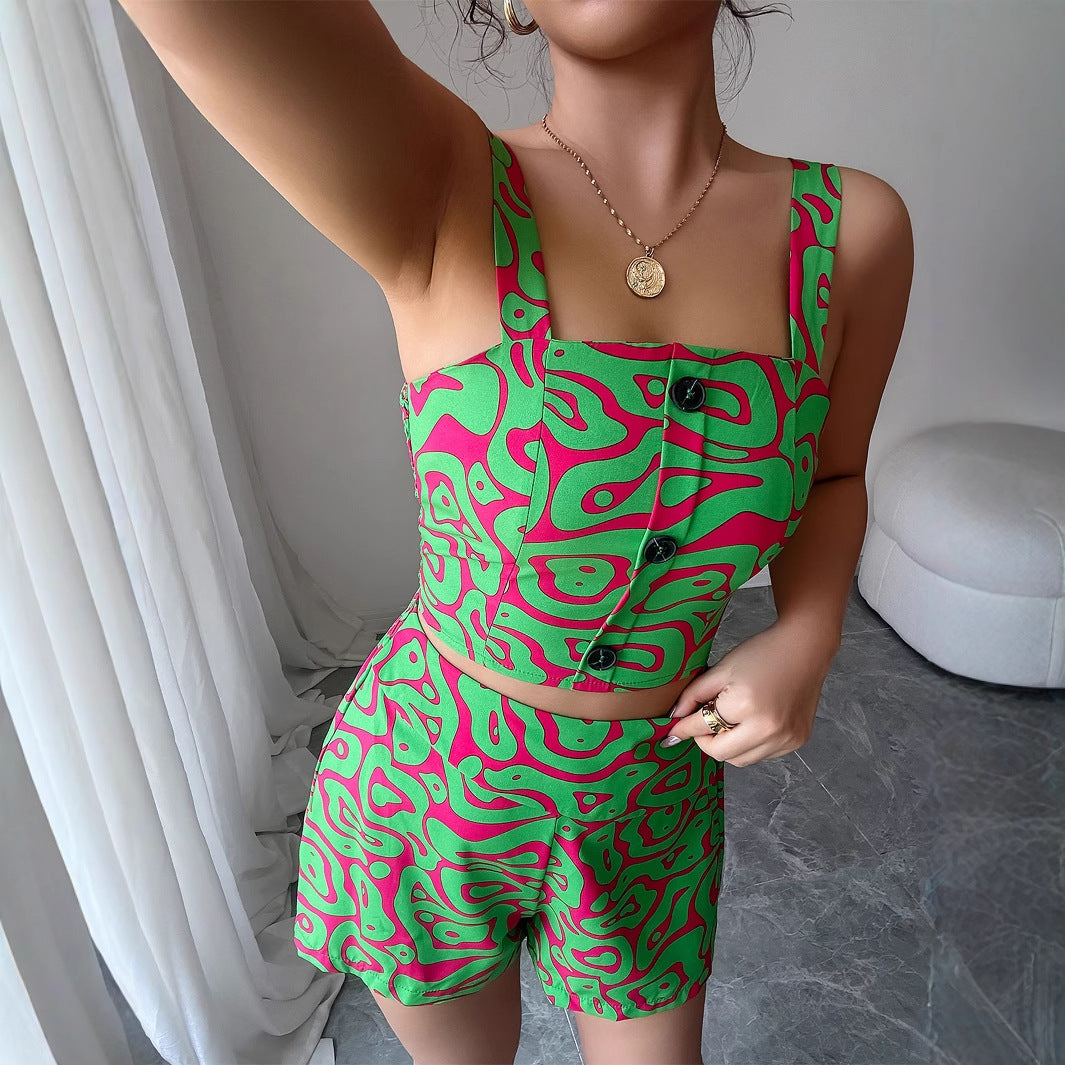 Zweiteiliges Set: Minimalistische Camisole mit bedruckten Shorts