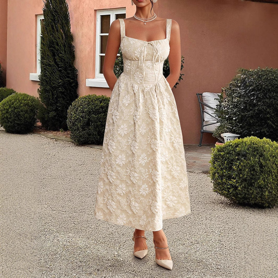 Elegantes Trägerkleid mit Stickerei und Schnürung – Apricot