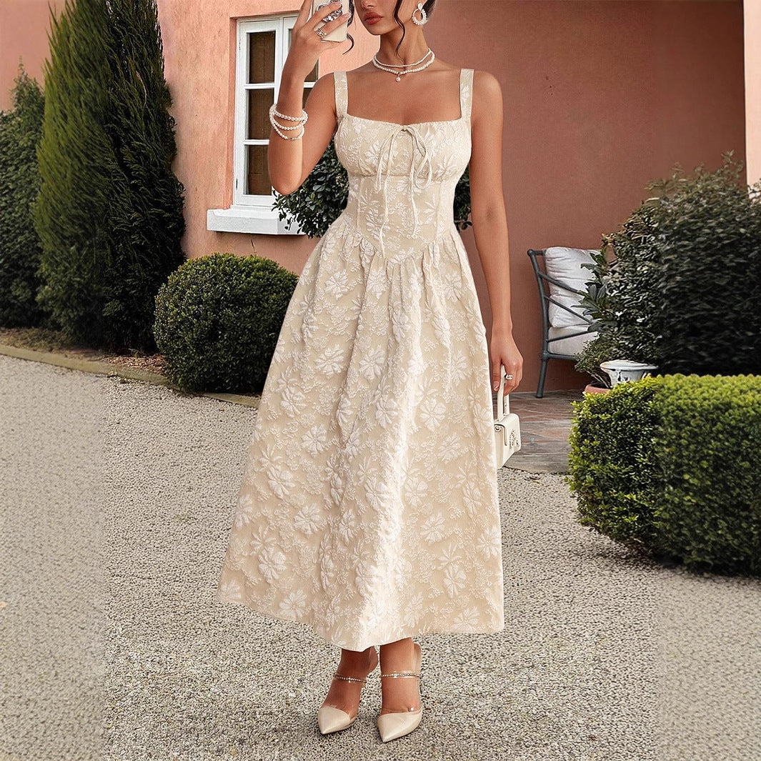 Elegantes Trägerkleid mit Stickerei und Schnürung – Apricot