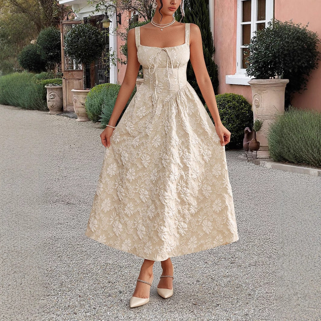 Elegantes Trägerkleid mit Stickerei und Schnürung – Apricot