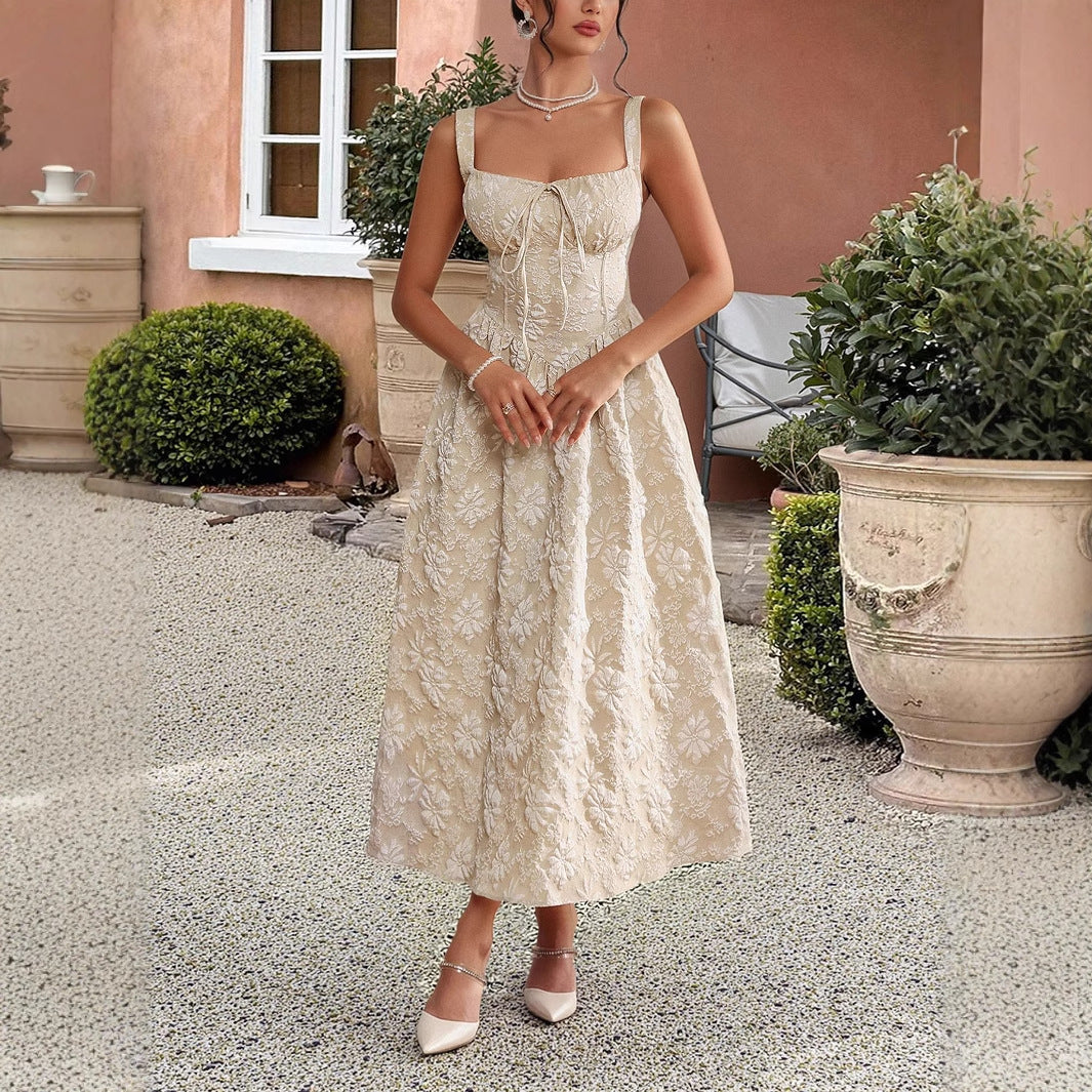 Elegantes Trägerkleid mit Stickerei und Schnürung – Apricot